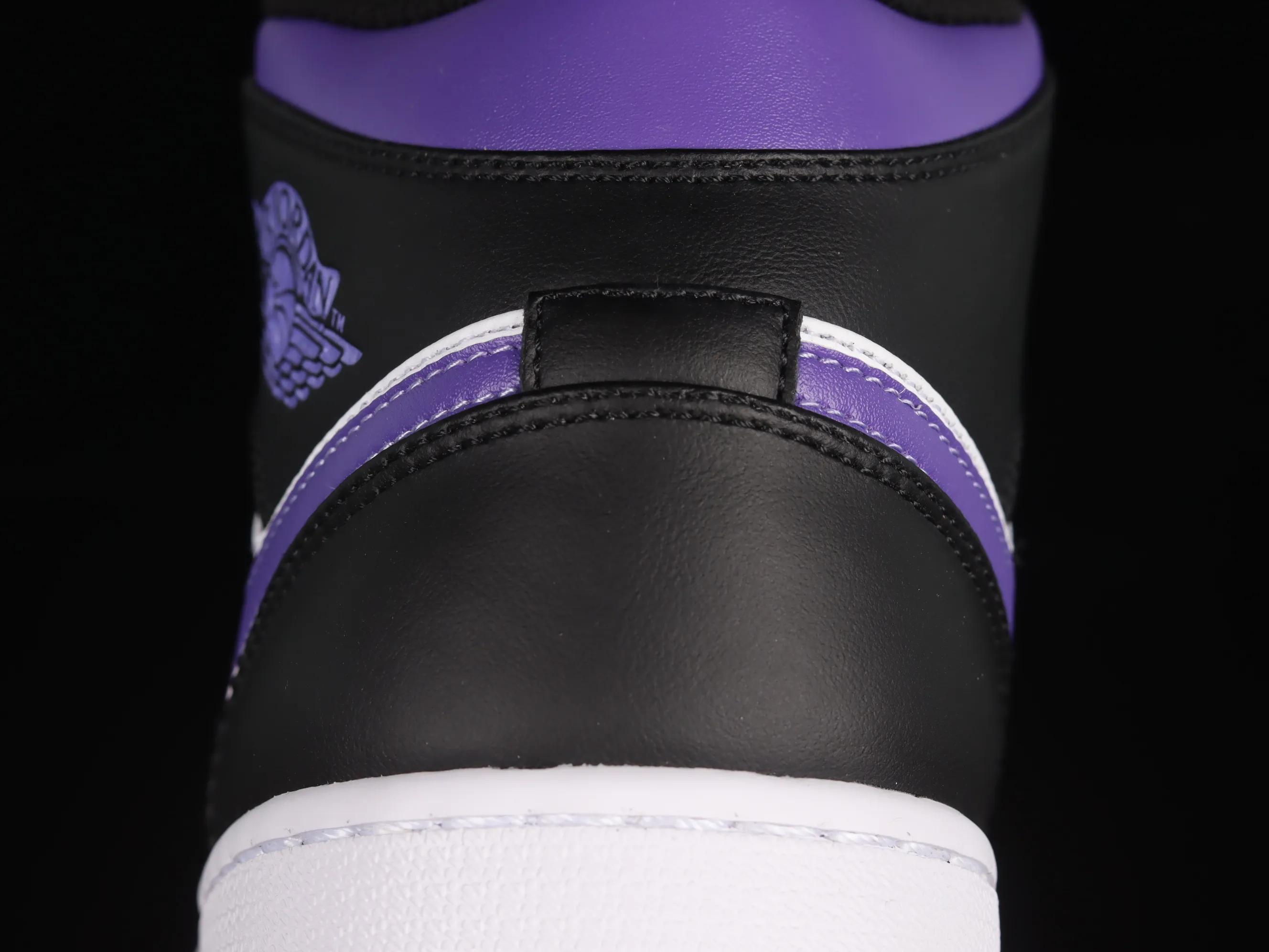 All categories Air Jordan Jordan series basketball shoes Air Jordan 1 Mid Air Jordan 1 Mid AJ1 Joe 1 black and white sports culture basketball shoes 554724-095
